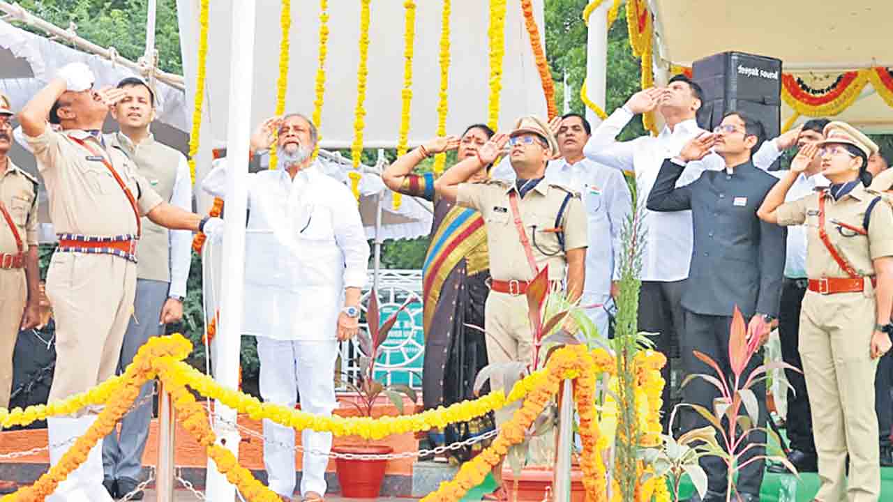ఎందరో త్యాగ ఫలమే స్వాతంత్య్రం