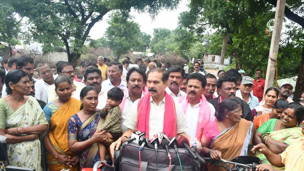 Dasyam Vinay Bhasker | వైఎస్సార్ నగర్ నిరుపేదలకు అండగా బీఆర్ఎస్ పార్టీ : దాస్యం వినయ్ భాస్కర్