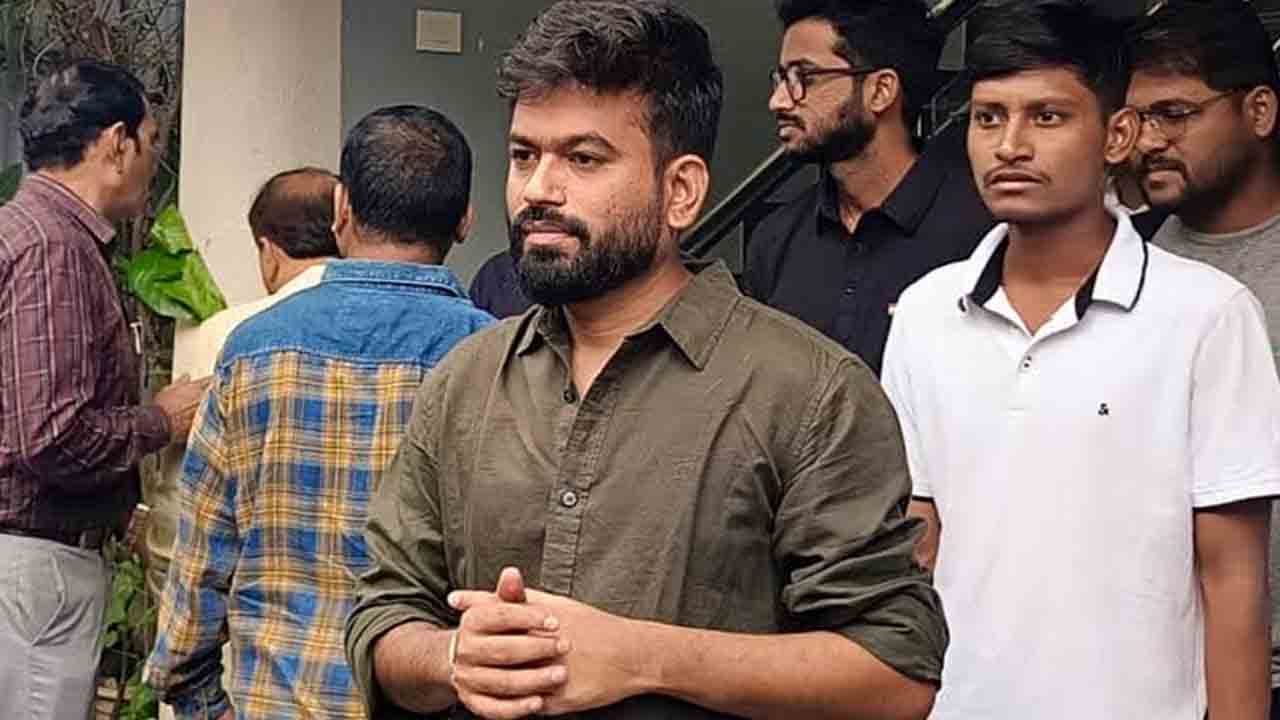 ఒక్క రోజైనా గ్రామీణ స్కూళ్లకు పంపండి.. రాజకీయ నేతలకు దీప్కే సూచన