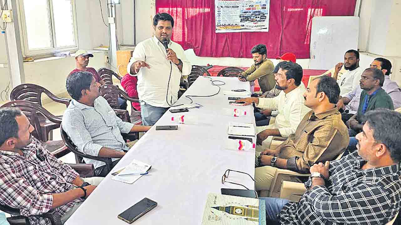నిరవధిక సమ్మె.. రేపట్నుంచి వాహన, డెలివరీ సేవలు బంద్‌.. వాహన సంఘాల పిలుపు