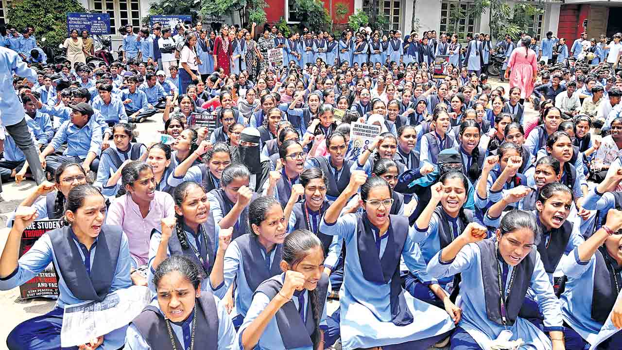 విద్యాశాఖ శక్తి విహీనం