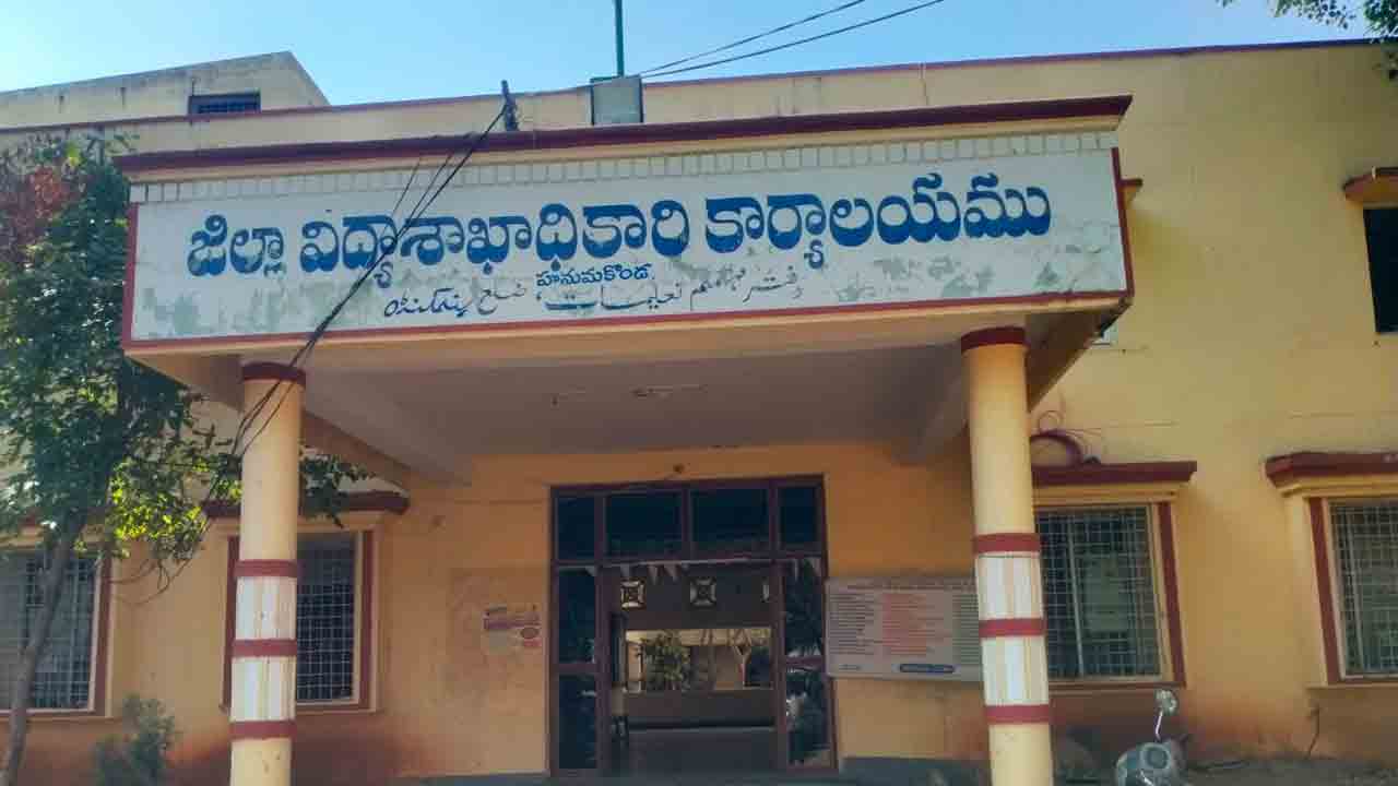 Education Department | విద్యాశాఖలో వసూళ్ల దందా.. ఒకేసారి 17 వాయిదాల డీఏ ఇప్పిస్తానని పైసా వసూల్‌.. !