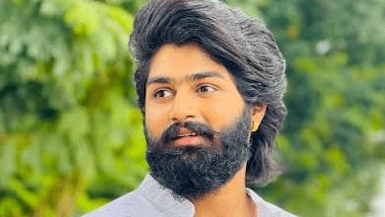 Eshwar Sai | యువ‌తితో ఏకాంతంగా గ‌డుపుతూ భార్య‌కు రెడ్‌హ్యాండెడ్‌గా ప‌ట్టుబ‌డ్డ ఫోక్‌సాంగ్ ఆర్టిస్ట్‌