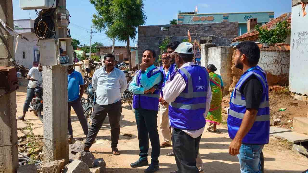 Electric Officers | వారంలో రెండు రోజులు.. ప్రజల వద్దకే విద్యుత్‌ అధికారులు