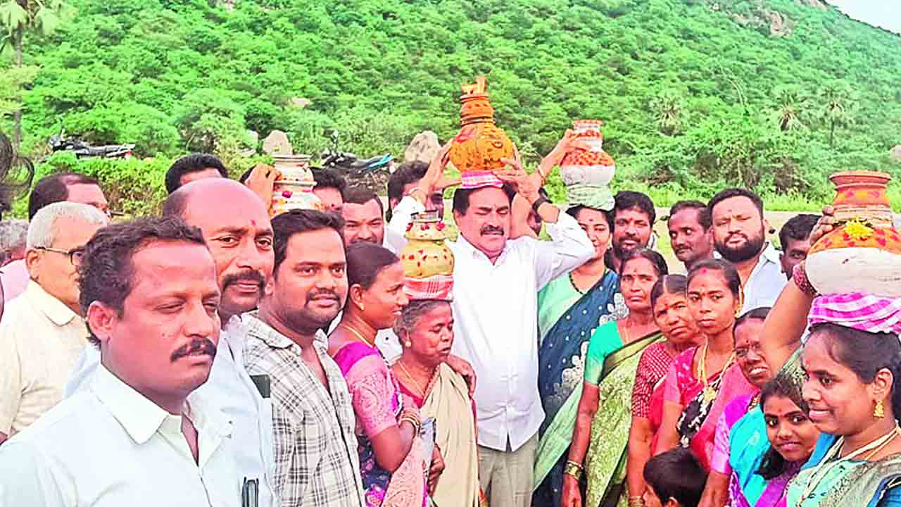 సాగునీటి కోసం ఎర్రబెల్లి పాదయాత్ర