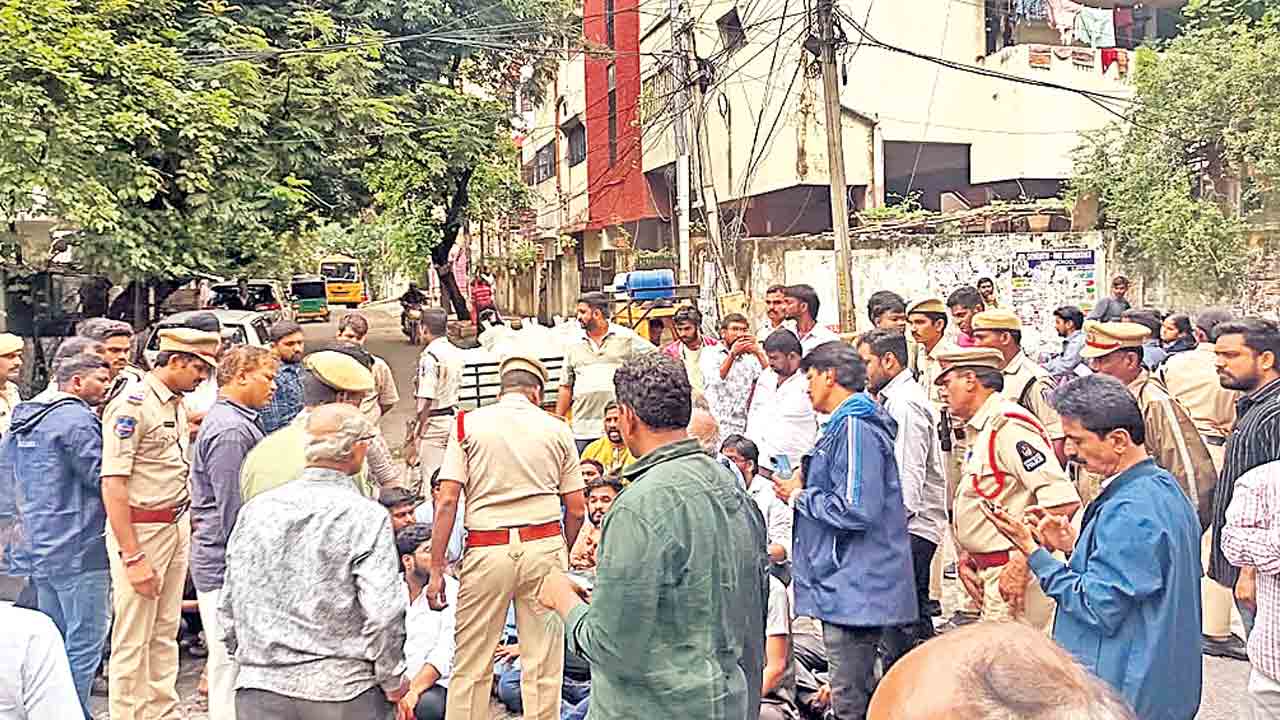 వైద్యుల నిర్లక్ష్యంతో వివాహిత మృతి