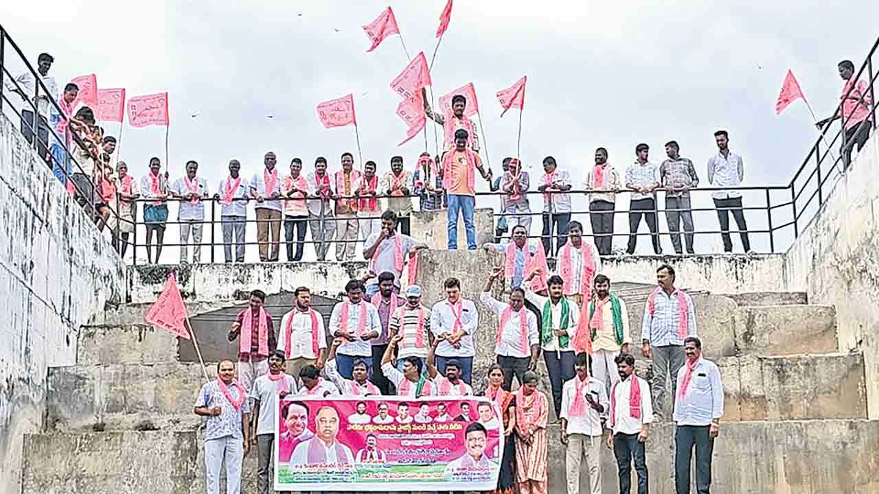 ‘భక్తరామదాసు’ నీటిని ఎత్తిపోయాలి
