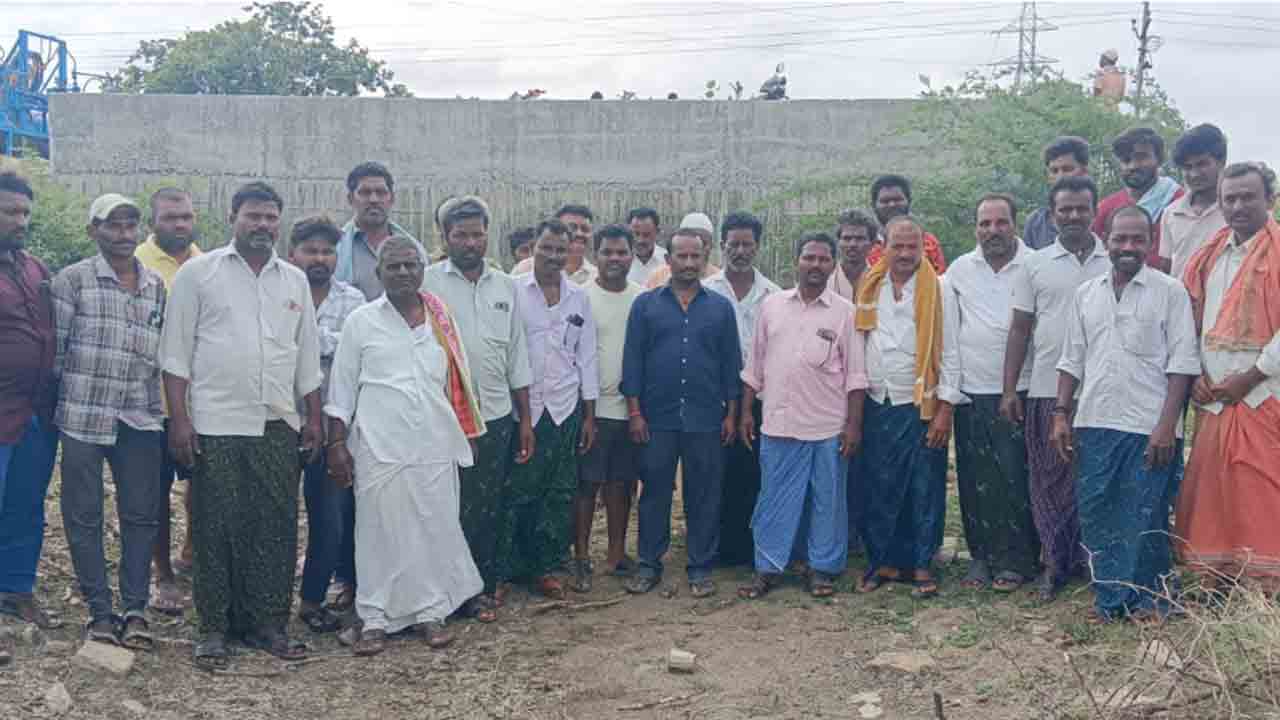 సాగునీటికి రైతుల ఆందోళన
