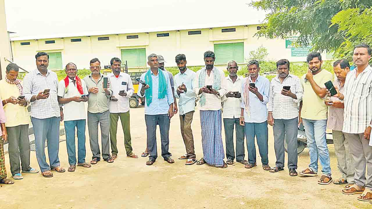 యాప్‌లు పనిచేయవు యూరియా బుక్‌ కాదు..!