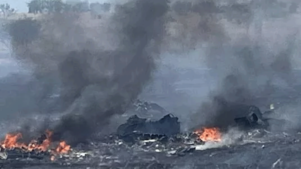 Wildfire | అడ‌విలో హెలికాప్ట‌ర్ కూలి చెల‌రేగిన కార్చిచ్చు.. వంద‌ల ఎక‌రాల‌కు నిప్పు.. ఇద్ద‌రు సైనికులు దుర్మ‌ర‌ణం..!