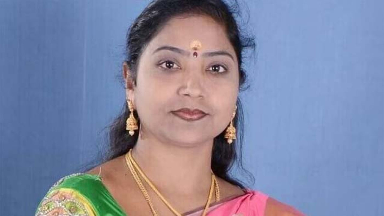 Rekha Naik | ఖానాపూర్ మాజీ ఎమ్మెల్యే, కాంగ్రెస్ నాయకురాలు రేఖా నాయక్‌పై కేసు నమోదు