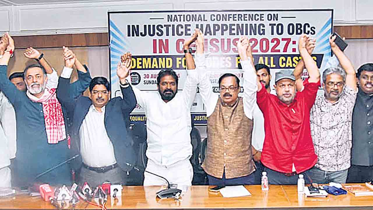బీసీ రిజర్వేషన్లపై కాంగ్రెస్‌, బీజేపీ డ్రామాలు