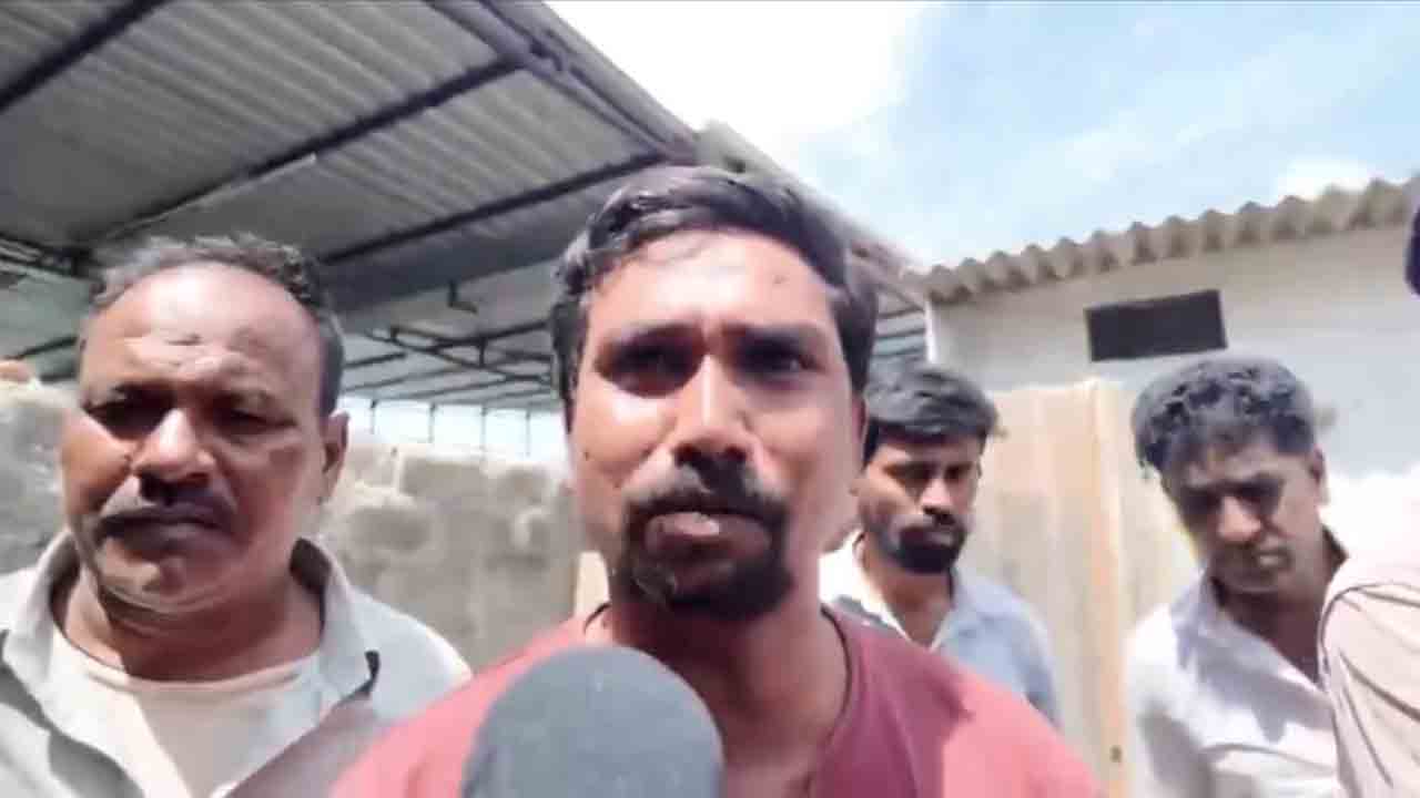 Gajula Ramaram | మేం ఇక్కడనే చావాల్నా.. ? వాళ్ల ఆఫీసుల ముందుకెళ్లి చావాల్నా..? గాజుల రామారం బాధితుడు