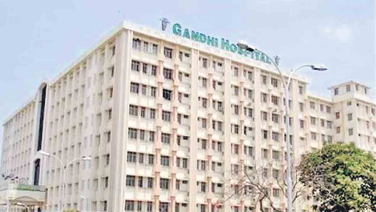 గాంధీలో ఆపరేషన్లు బంద్‌!