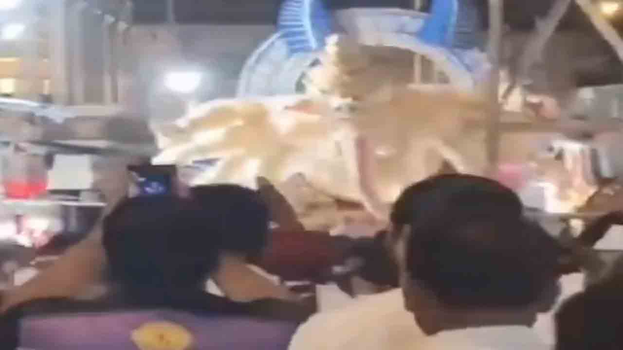 Watch: కూలిన 22 అడుగుల భారీ వినాయక విగ్రహం.. ఇద్దరు మృతి, పలువురికి గాయాలు