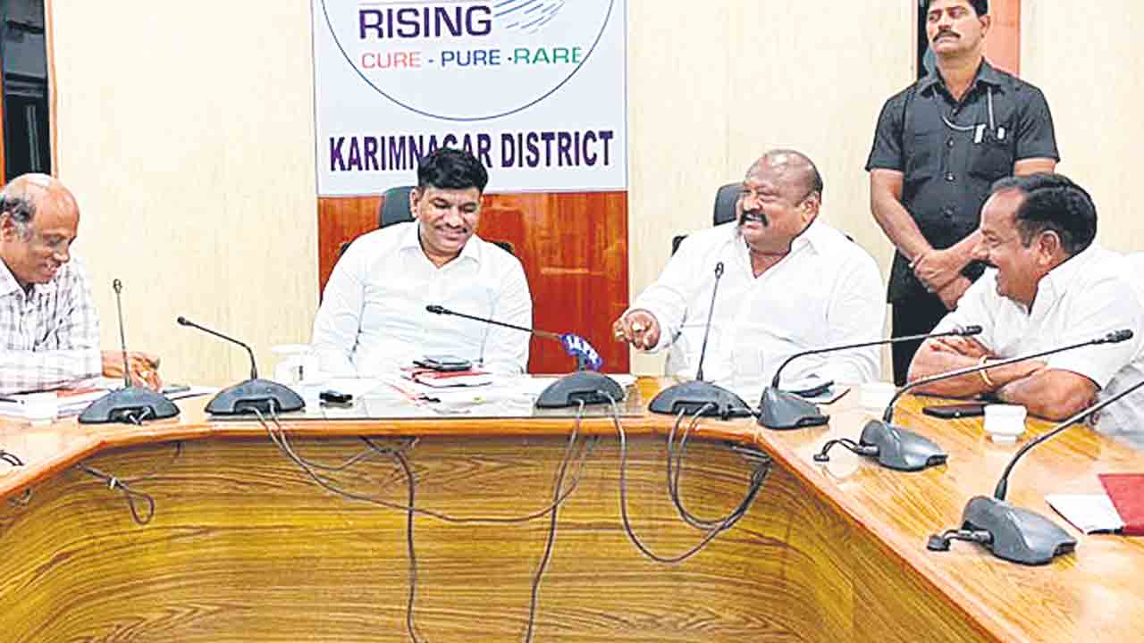 రాజకీయాలకతీతంగా అభివృద్ధి చేయాలి