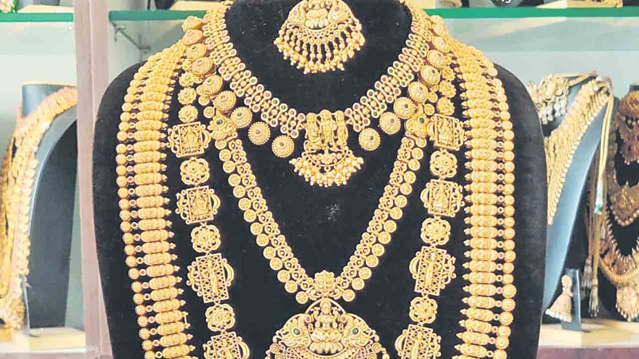 1.62 లక్షల పైకి పుత్తడి