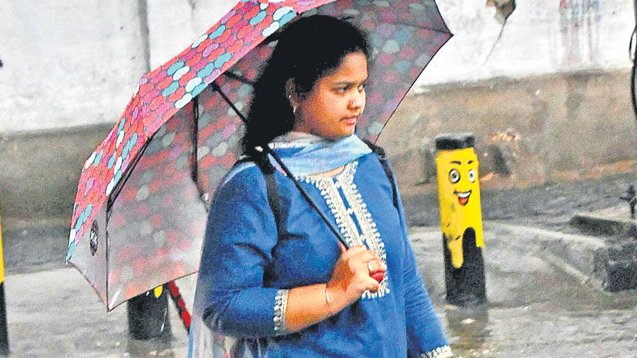 అల్పపీడనం ఎఫెక్ట్‌.. భారీ వర్షం