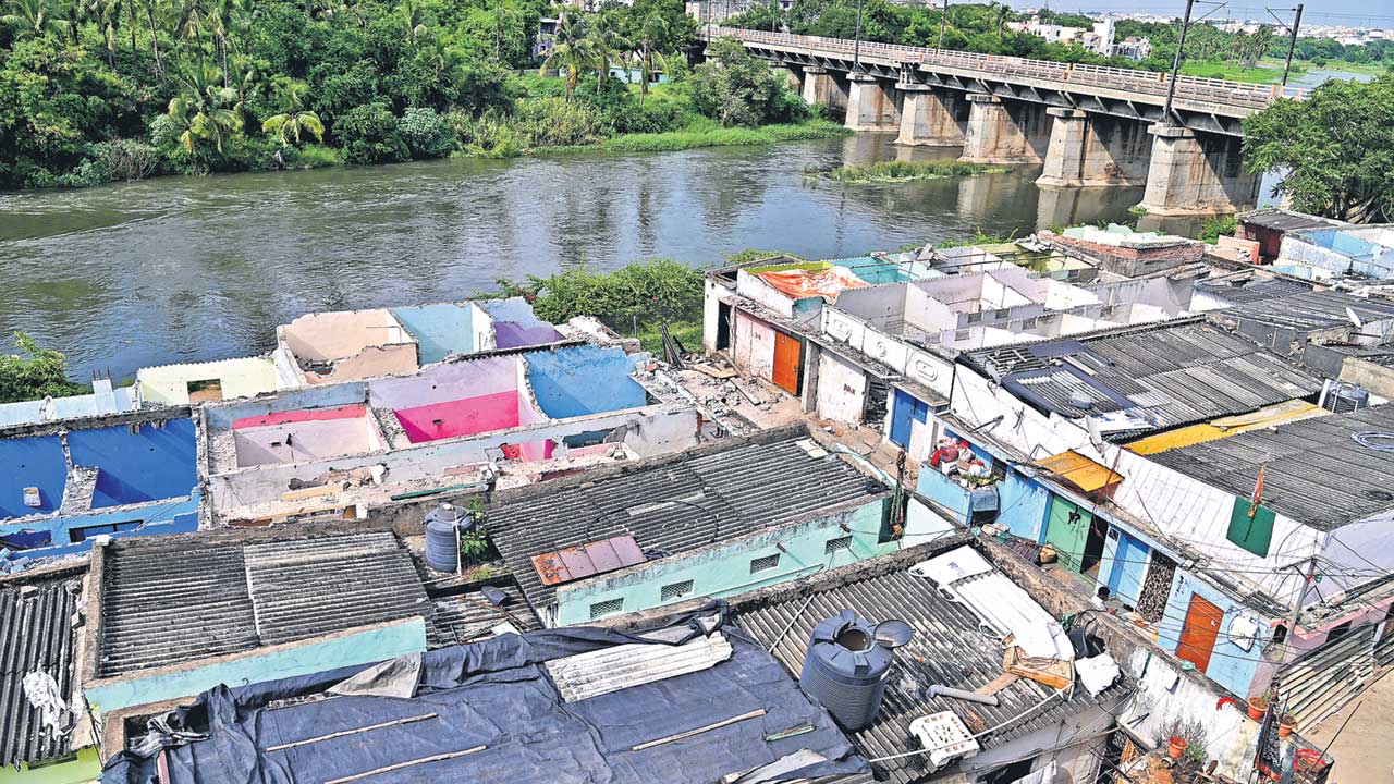 ఎంఆర్‌డీసీఎల్‌ ఇష్టారాజ్యం