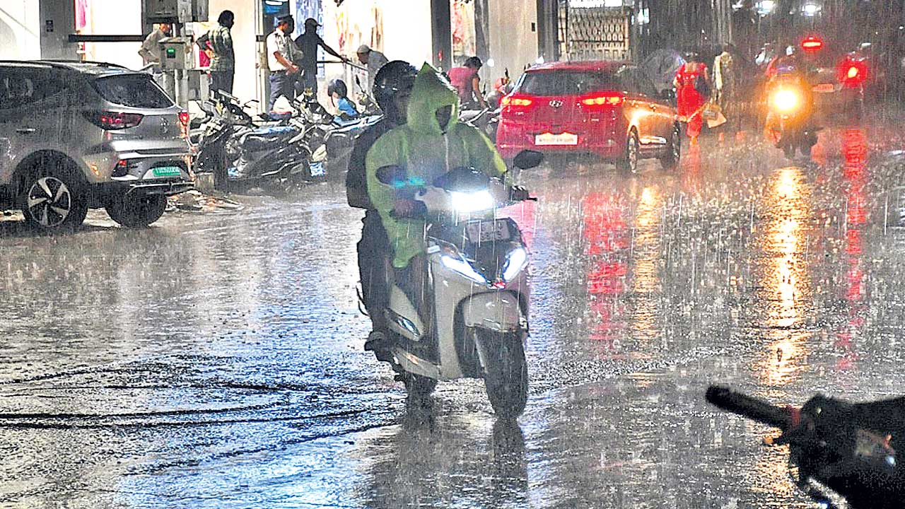 దంచికొట్టిన వాన
