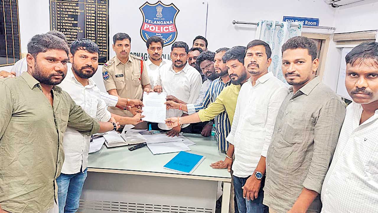 తప్పుడు ప్రకటనలతో మోసం