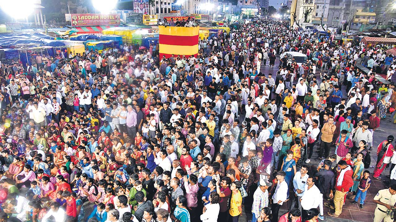 వైభవంగా ఘటాల ఊరేగింపు
