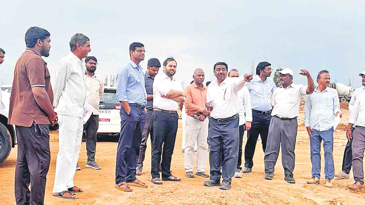 పైరవీకారులతో అధికారుల జట్టు !