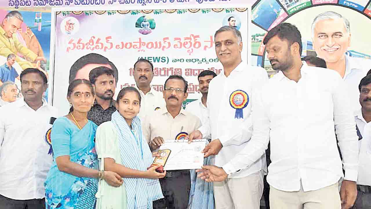 చదువుకు పేదరికం అడ్డుకాదు