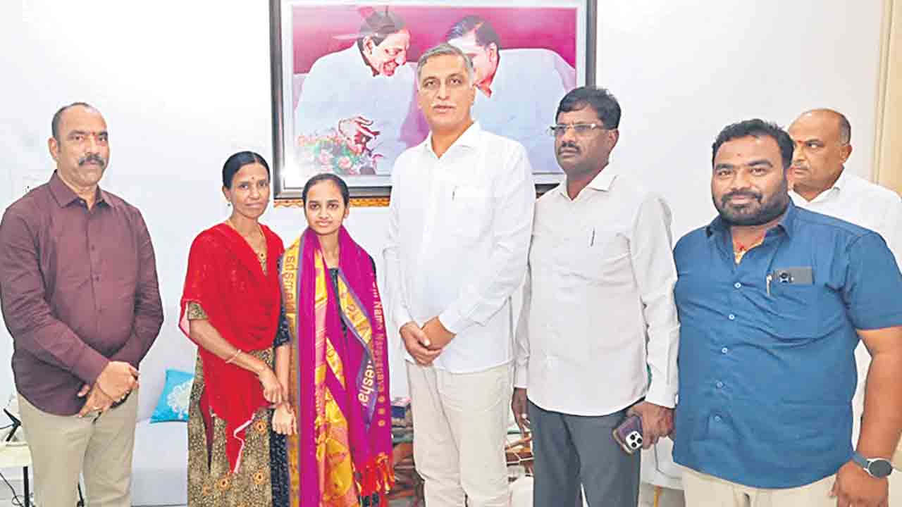 నిరుపేద బిడ్డకు అండగా..