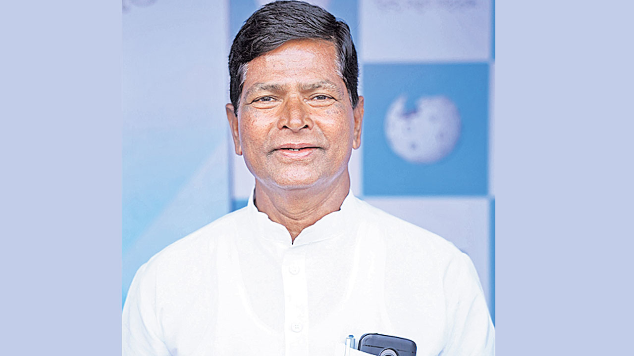 ఎంపీడీవోలు సమస్యలు పరిష్కరించాలి: చిన్నారెడ్డి