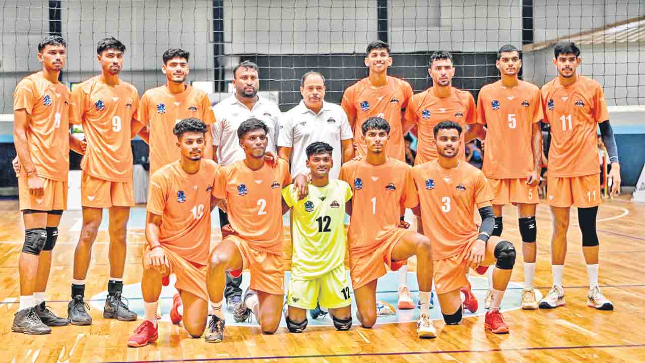 బ్లాక్‌హాక్స్‌ శుభారంభం