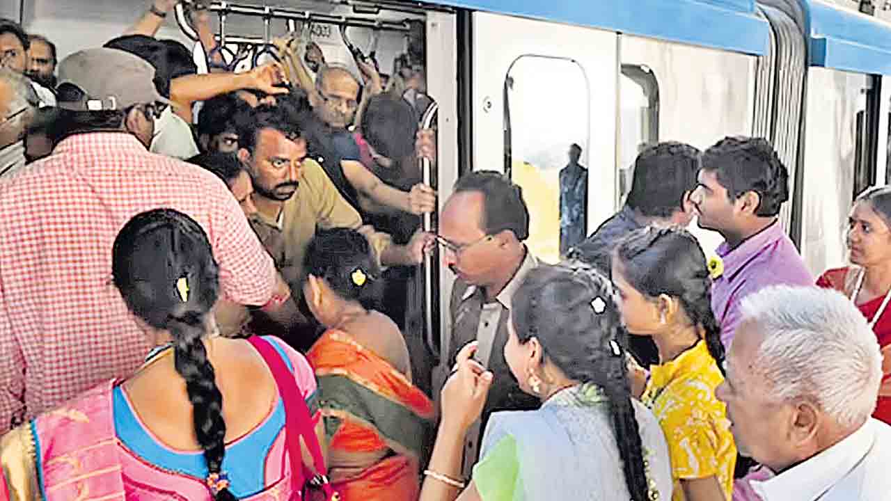 కొత్త బోగీలకు నిధులెట్లా?