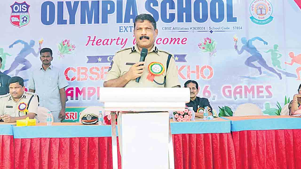 విద్యార్థులు క్రీడల్లోనూ రాణించాలి