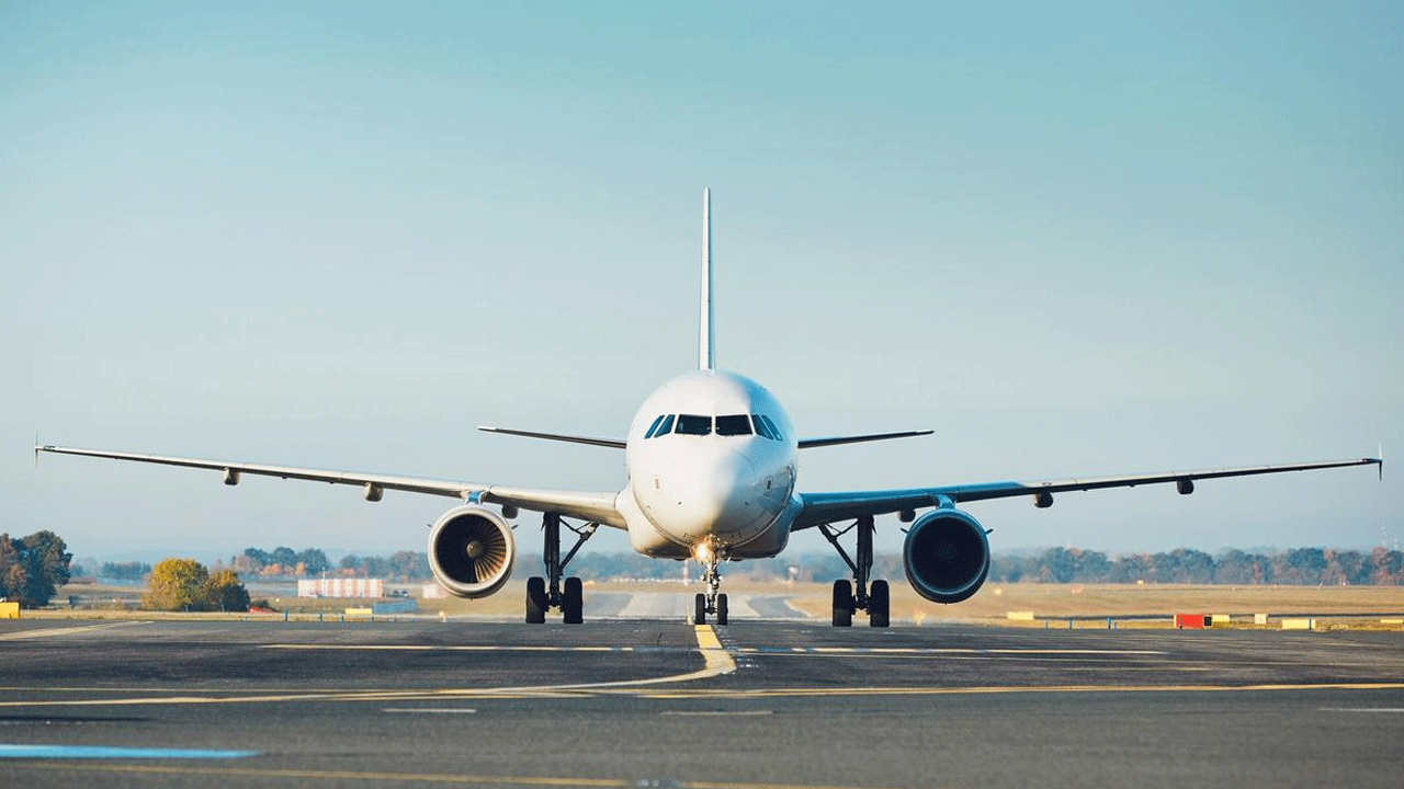 IndiGo flight | గాల్లో ఉండ‌గా ఇంజిన్ ఫెయిల్.. విమానం అత్య‌వ‌స‌ర ల్యాండింగ్