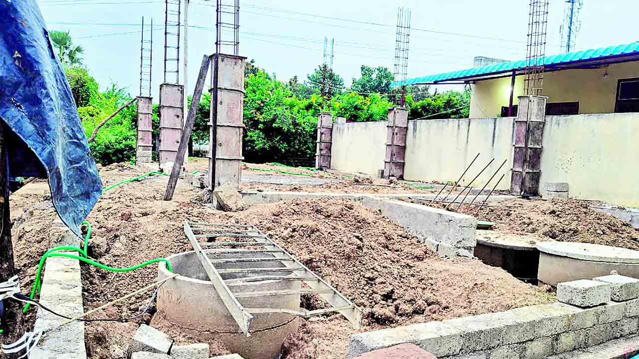 పత్రాలు ఇచ్చిండ్రు.. బిల్లులు రావంటున్నరు!