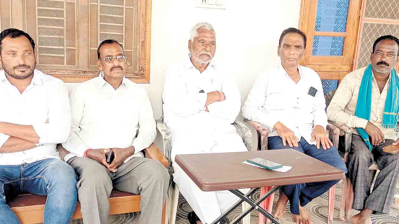 యూరియా యాప్‌ను ఎత్తివేయాలి