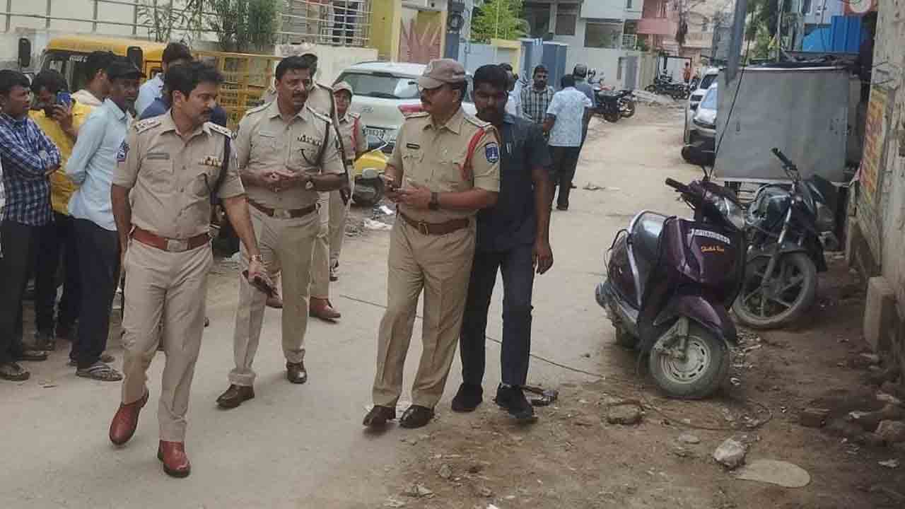 Jewellery Robbery | చందానగర్‌లో బాలాజీ జ్యువెలరీలో భారీ చోరీ.. రంగంలోకి పోలీసుల బృందం