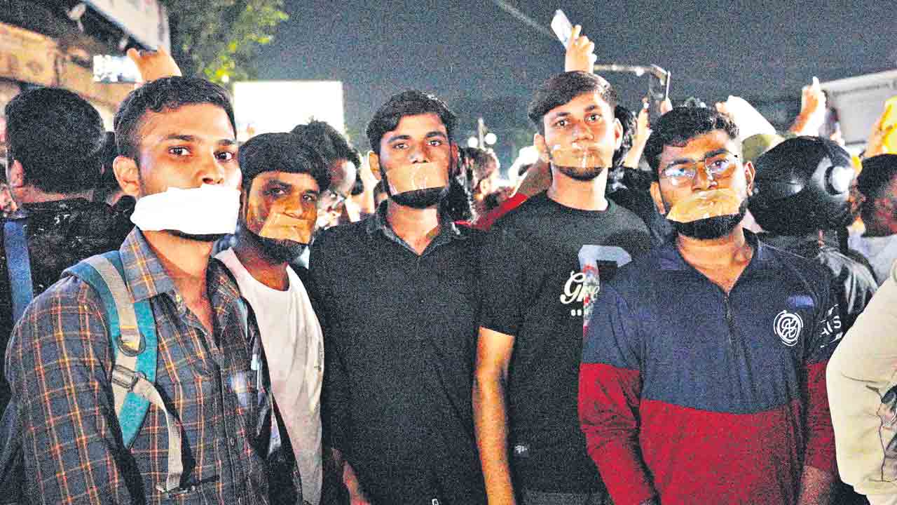 జార్ఖండ్‌లో ఉప్పెనలా విద్యార్థుల ఆందోళన