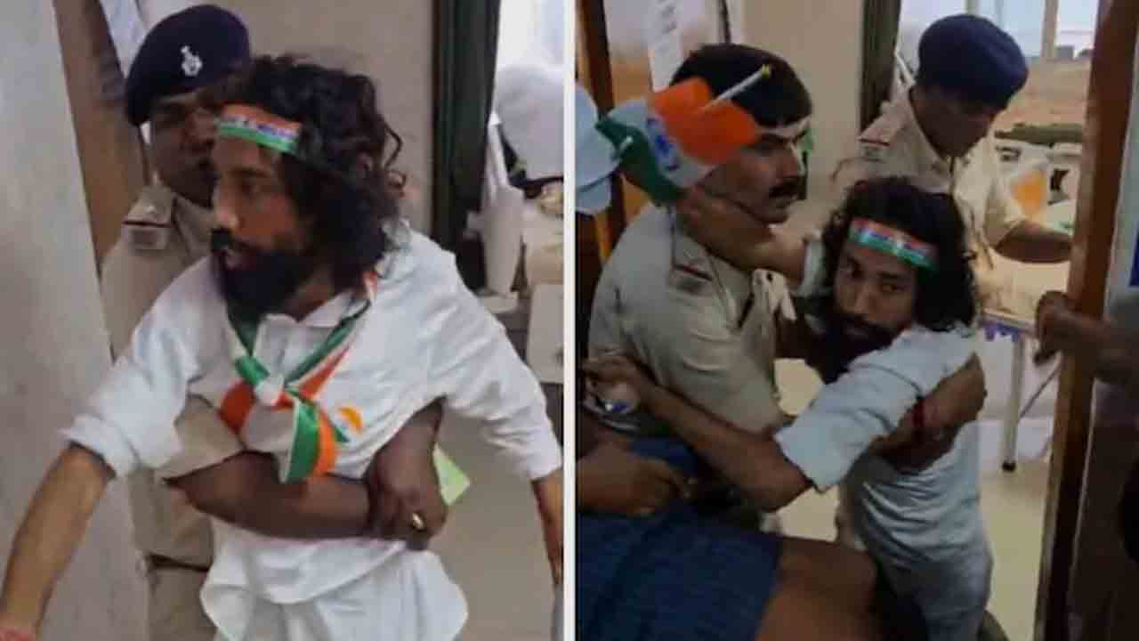 Watch: తిరంగా యాత్రలో పాల్గొనేందుకు జార్ఖండ్‌ విద్యార్థి నేత యత్నం.. ఆసుపత్రిలోకి లాక్కెళ్లిన పోలీసులు