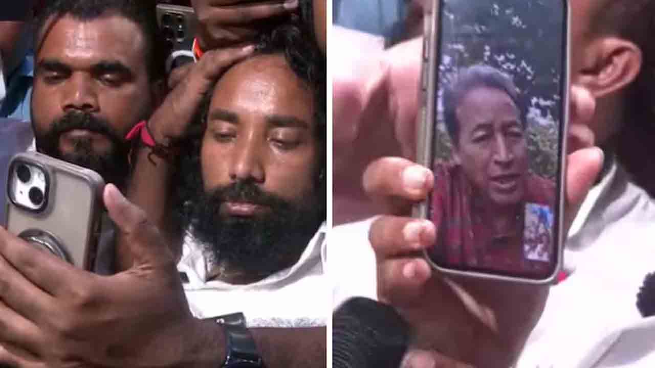 Jharkhand student activist | జార్ఖండ్‌ విద్యార్థులు నిరవధిక నిరాహార దీక్ష.. వాంగ్‌చుక్‌ అభ్యర్థన మేరకు నీరు తాగిన స్టూడెంట్‌ లీడర్‌