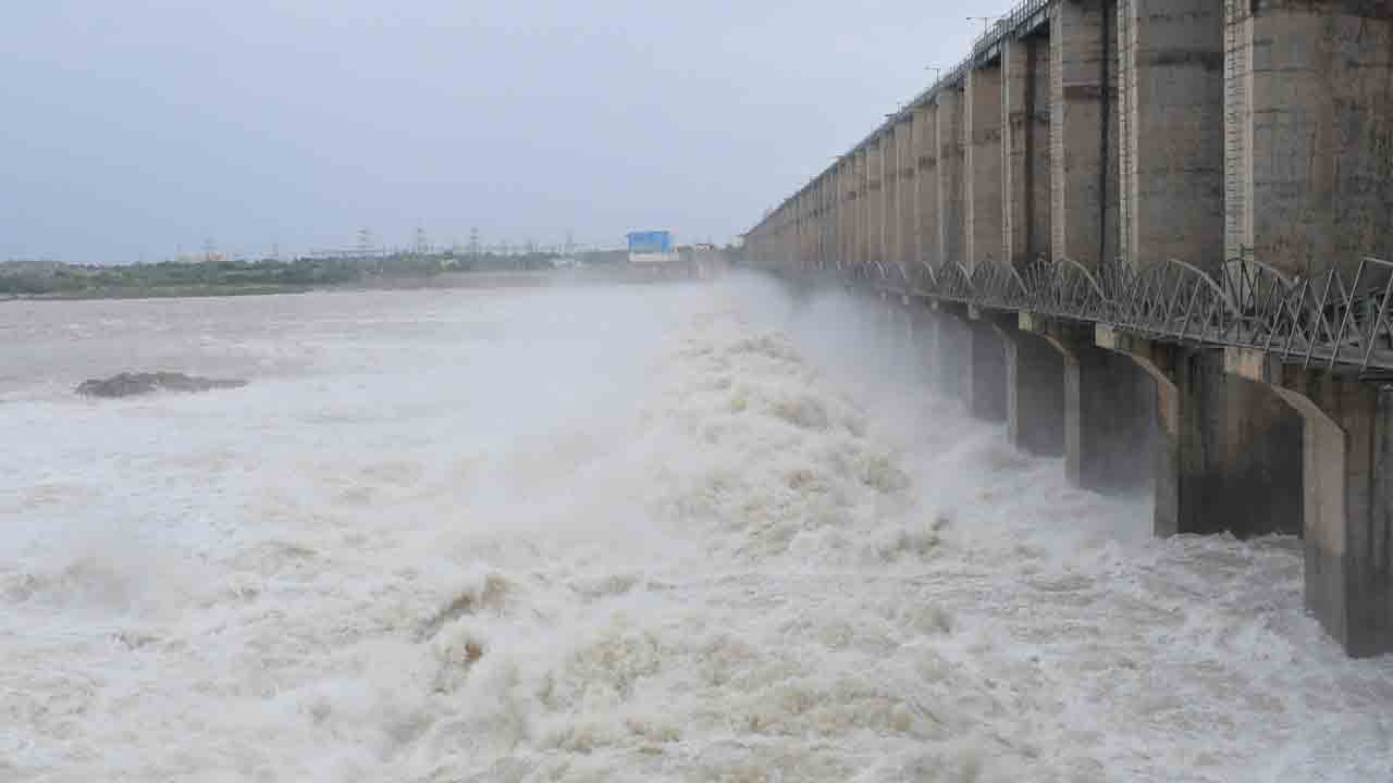 జూరాలకు కృష్ణమ్మ పరవళ్లు