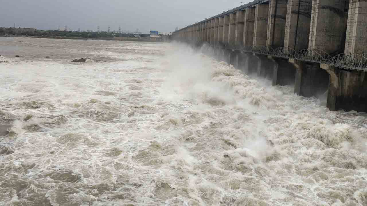 వరద హోరు