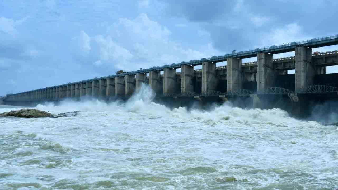 జూరాలకు తగ్గుతున్న వరద