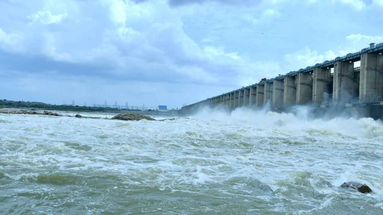 Srisailam Project | శ్రీశైలం ప్రాజెక్టు జలాశయానికి కొనసాగుతున్న వరద ప్రవాహం
