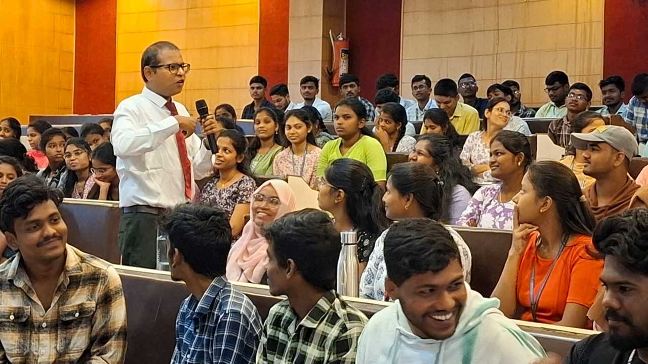 KU | కేయూలో విద్యార్థులకు టీ-హబ్‌ ప్రతినిధులతో శిక్షణ