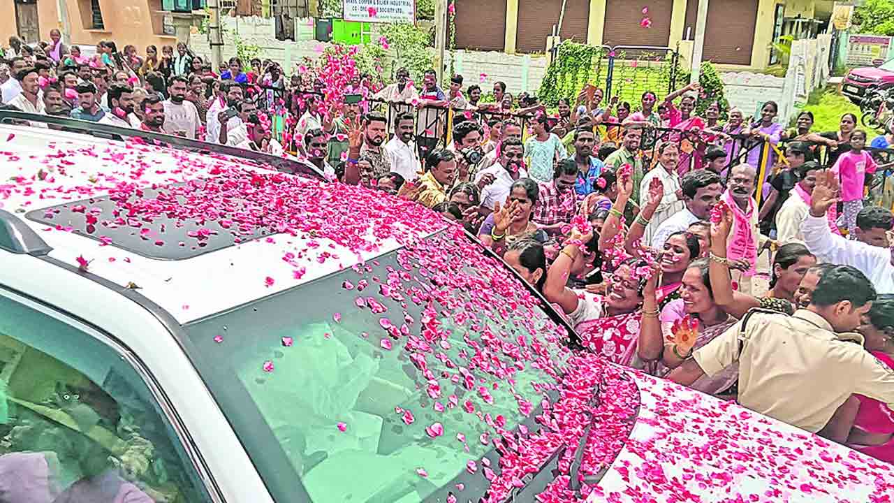 కేసీఆర్‌కు జనం జేజేలు