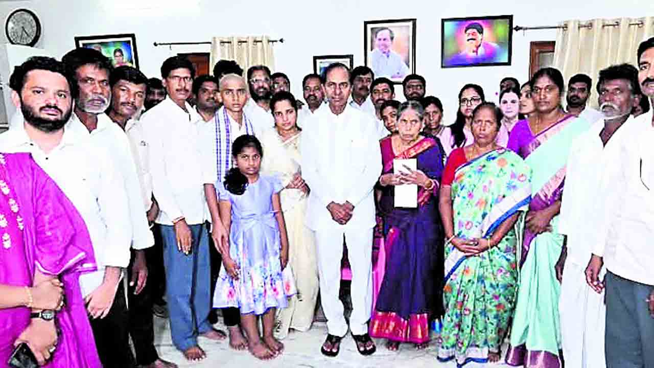 పెద్దికి కేసీఆర్ అపూర్వ నివాళి