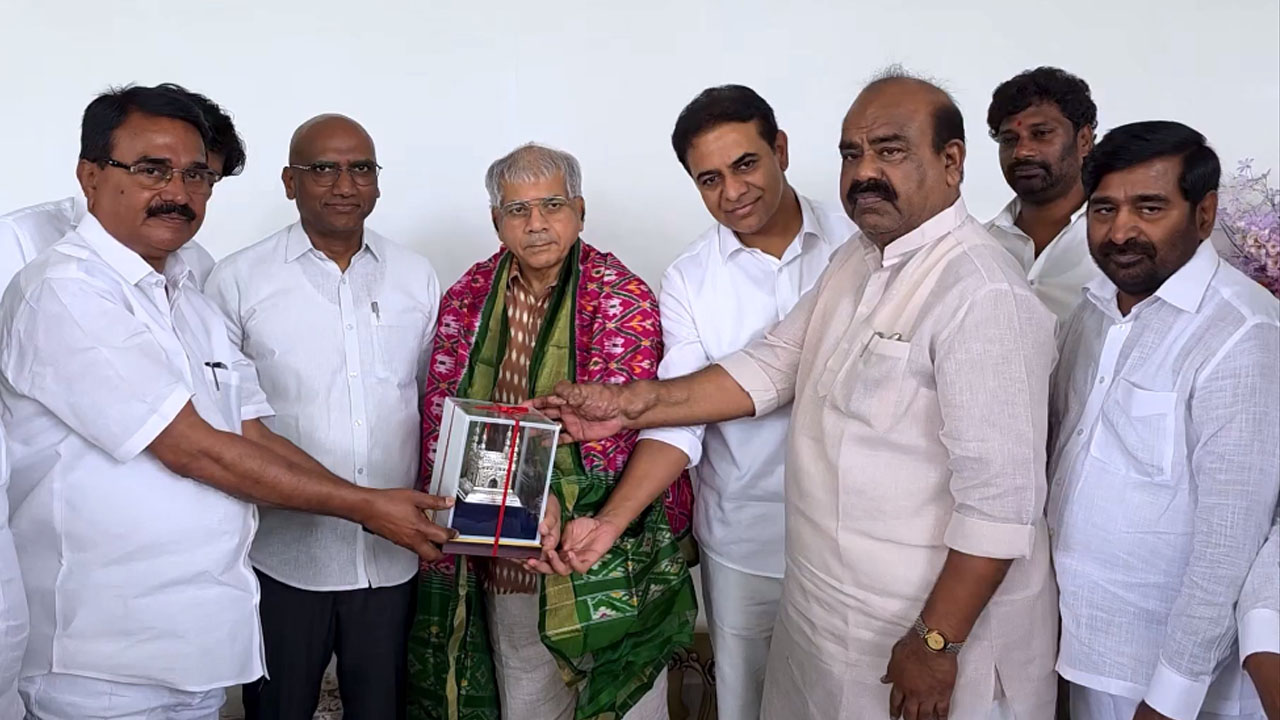 Prakash Ambedkar | బీఆర్‌ఎస్‌ వర్కింగ్‌ ప్రెసిడెంట్‌ కేటీఆర్‌తో ప్రకాష్‌ అంబేద్కర్‌ భేటీ