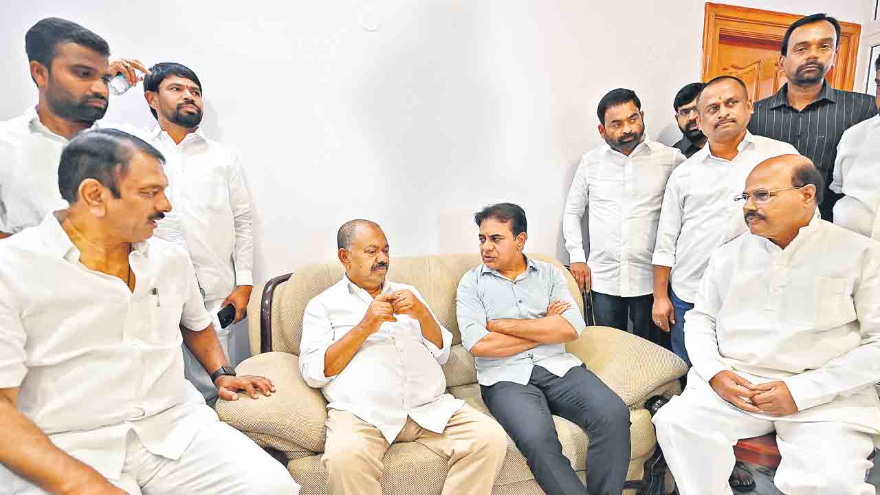 క్యామ మల్లేశ్‌కు కేటీఆర్‌ పరామర్శ