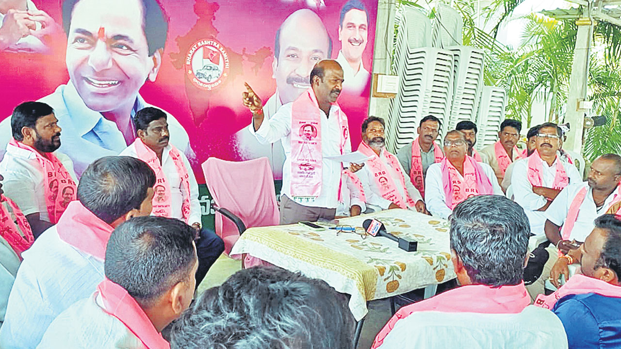 కాంగ్రెస్‌ మోసాలను ఎండగట్టాలి